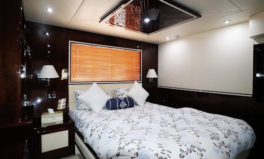 80ft Classic Luxury | 40 Pax | Large layout 