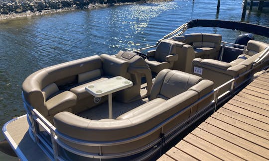 Saylor Made Tritoon for Charter in Tampa