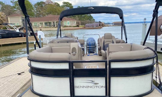 Luxury Bennington Sport Tritoon Rental on Lake Conroe