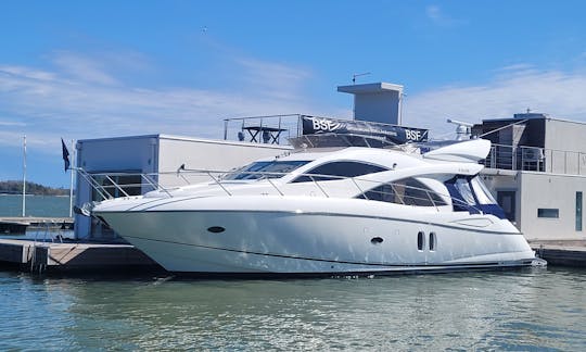 Elegante iate Sunseeker Manhattan com um capitão local em barcos de Helsinque, Finlândia