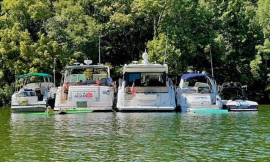 Rinker 41ft Motor Yacht Percy Priest Nashville