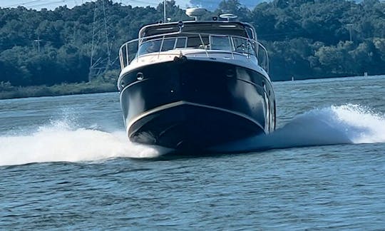 Rinker 41ft Motor Yacht Percy Priest Nashville