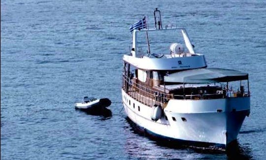 79ft Graham Luxury Classic Motor Yacht in Rethymno
