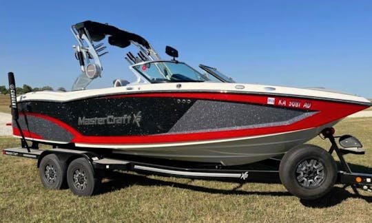 Surf Keystone Lake on our Mastercraft X23 Wakeboat