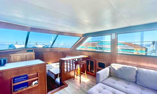55ft Yacht Open Bar and Snacks Included!