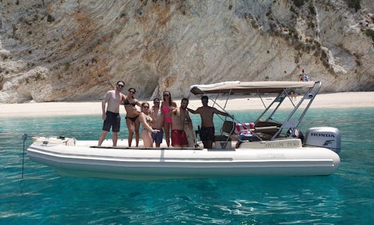 Descubre Lefkada con un bote inflable Evripus de 25 pies