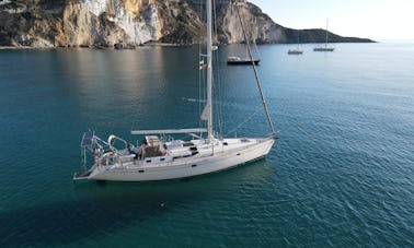 Navega en un elegante velero de 50 pies alrededor de Procida, Capri, Ischia, Amalfi y Ponza