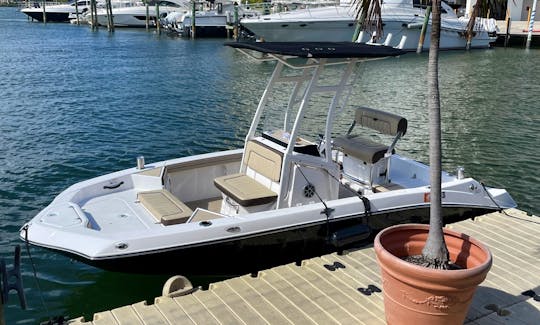 19ft Yamaha 195 FSH Sport with Captain in Fort Lauderdale