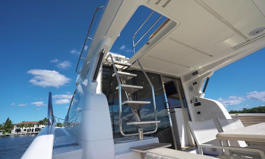 Stern view of Yacht - Stairs to Flybridge