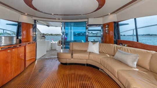 Incroyable yacht Flybridge de 68 pieds à Cancún et à Isla Mujeres 