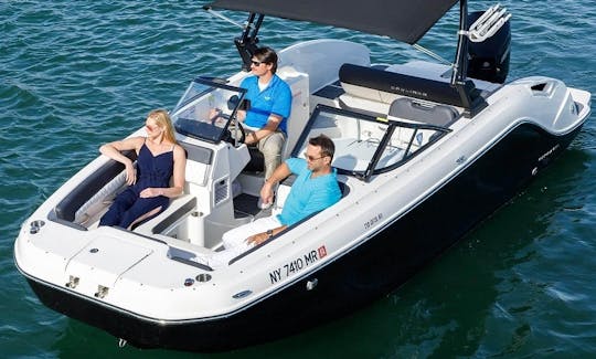 22' 2021 Bayliner Boat Rental in Hampton Bays or Sag Harbor, NY