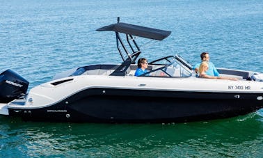 22' 2023 Bayliner Boat Rental in Hampton Bays or Sag Harbor, NY