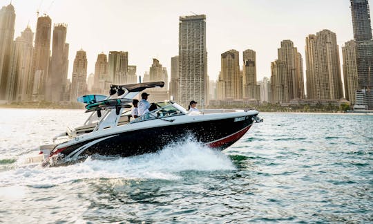 Mavic 28ft Cobalt Powerboat for pleasure in Dubai