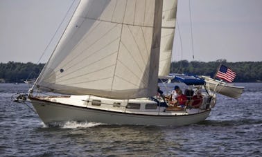 Navegue pelas mundialmente famosas Newport e Narragansett Bay a bordo do Tartan 34 Classic