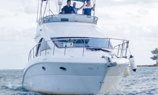 ¡Disfrute de Miami en un yate a motor Sea Ray de 40 pies!