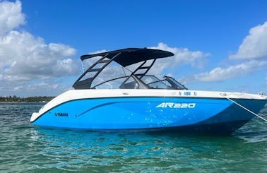 Jet boat Miami Yamaha AR220 2023