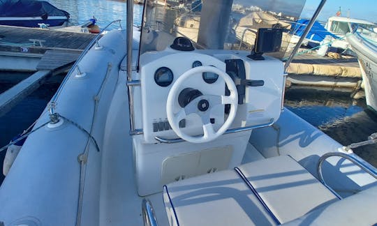 Alquiler de Yamaha Dromor 28 Corinthian RIB de 23 pies en Portimão, Faro 