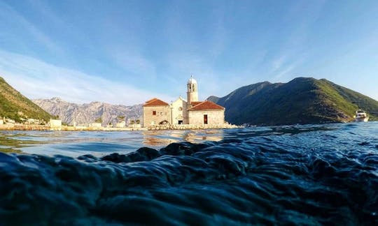 Tour privado de Black Pearl Perast: Nuestra Señora de las Rocas, Cueva Azul y Lagunas 