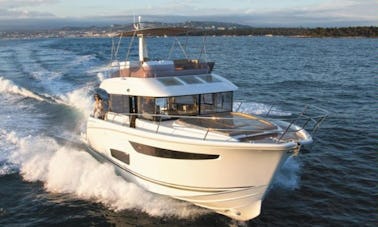 43ft Joá Jeanneau Luxury Yacht Rental in Rio de Janeiro, Brazil