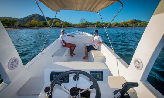 28ft Center Console Boat Rental in Playa Flamingo, Costa Rica