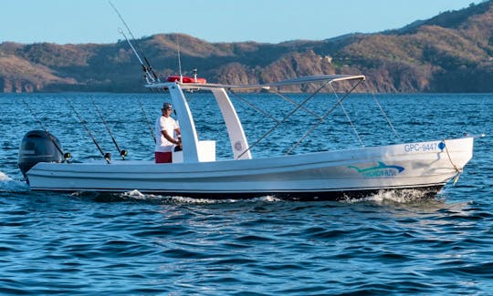 28ft Center Console Boat Rental in Playa Flamingo, Costa Rica