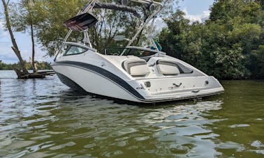 Yamaha 212X wake / surf jet boat