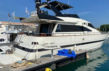 Luxurious Yacht 55ft available for Rent In Abu Dhabi