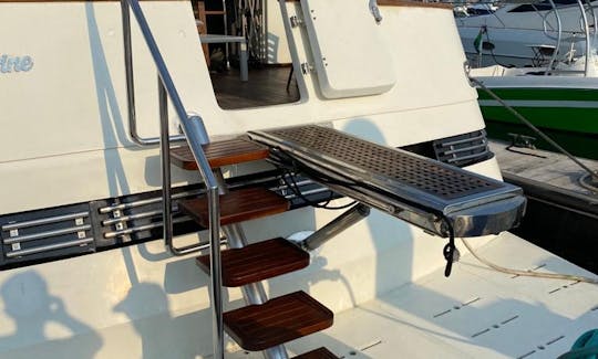 Luxurious Yacht 55ft available for Rent In Abu Dhabi