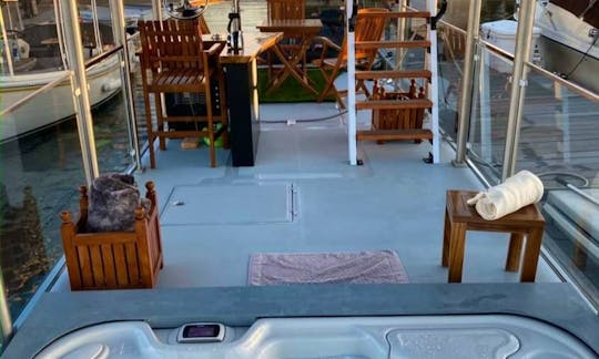 Custom Jacuzzi Boat fir rent in Lake Havasu City