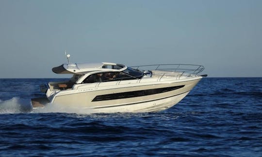 Jeanneau Leader 40 Motor Yacht Rental in Hampton Bays, New York