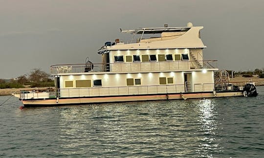 90ft House Boat in Abu Dhabi