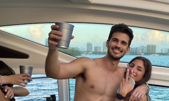 Enjoy this friendly 40ft yacht in Miami