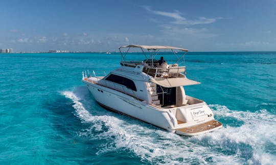 52' Sea Ray CARPE DIEM for 25 people in Cancún, Quintana Roo