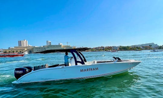 Rent a 34 ft. Donzi boat for 15 people in Cartagena!