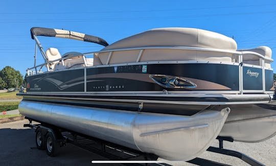 Ponton Suntracker Party Barge de 25 pieds sur le lac Martin