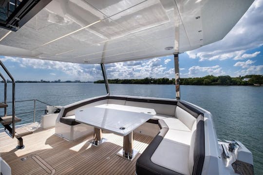 Superbe yacht à moteur 640 Galeon Fly Aventura