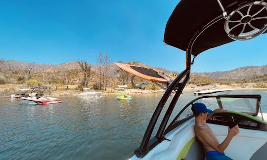 Wake Boat Tige R20 pour le comté de Shasta avec un excellent système de haut-parleurs !
