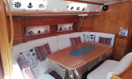 Monocoque Bavaria 50 Cruising pour une croisière quotidienne et hebdomadaire à Muğla, en Turquie