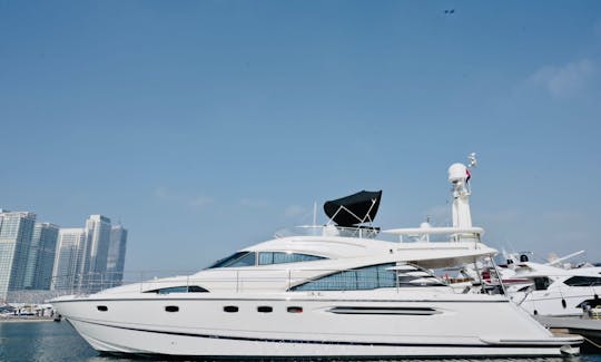 Yacht de luxe de 66 pieds à louer à Dubaï