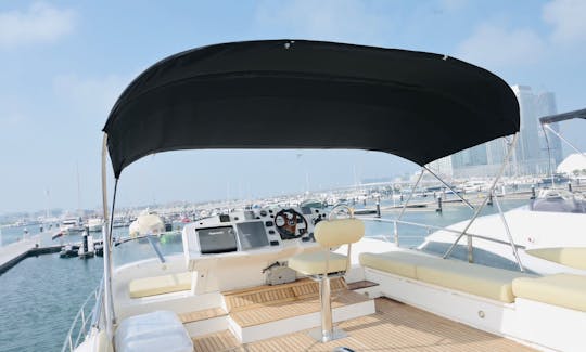 Yacht de luxe de 66 pieds à louer à Dubaï