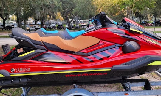 2 horas gratis con 8 horas. Nuevas motos de agua Yamaha 2022 en alquiler en Daytona Beach, Florida