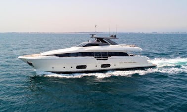 Offre de luxe ! Méga-yacht Ferretti de 96 pieds à louer à Carthagène, Colombie