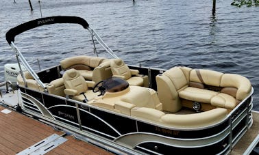 15% off winter rates! 24ft Sylvan Tritoon 200hp luxury cruiser 12ppl capacity