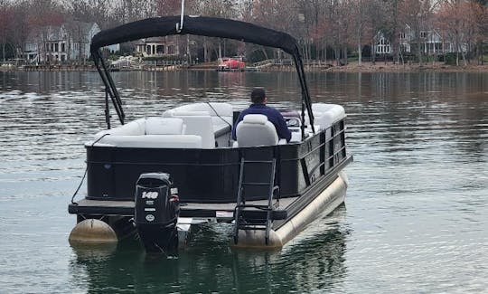 Rent a Luxurious Godfrey Pontoon Boat for Fun-filled Water Day