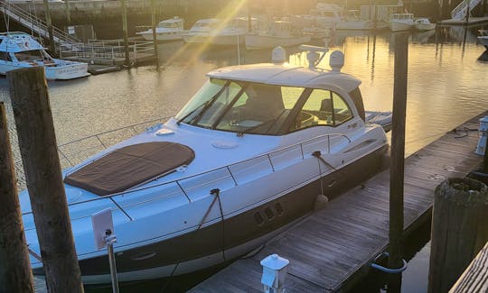 Luxury Power Cruisers Yachts 430 Coupe in Danvers