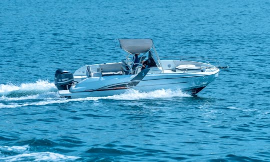Benetau Flyer 7.7 Space Deck Boat Rental in Split, Croatia