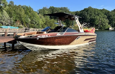 2021 Centurion Ri265 World Class Surf Boat with Awesome Sound System