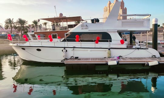 Twin Engine 30ft Motor Yacht Charter in Abu Dhabi