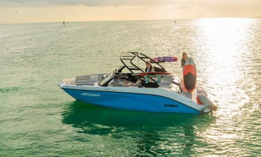 NOUVEAU BATEAU DE SURF YAMAHA (CAPITAINE ET ESSENCE INCLUS)