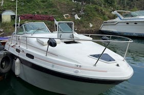 Powerboat for 8 people ready to cruise in Guatape